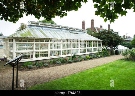 Signor Commissario's House, la Historic Dockyard, Chatham, Kent, Inghilterra, Regno Unito. Il green house. Foto Stock