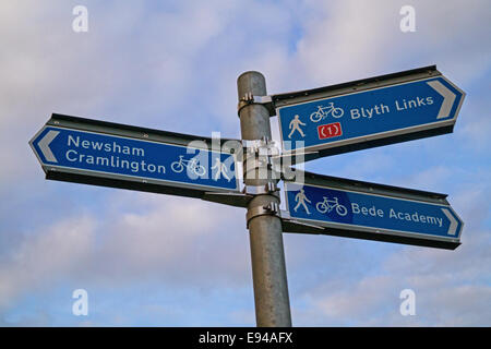 Ciclo e percorso a piedi, segni, Blyth, Northumberland, England, Regno Unito, Europa Foto Stock