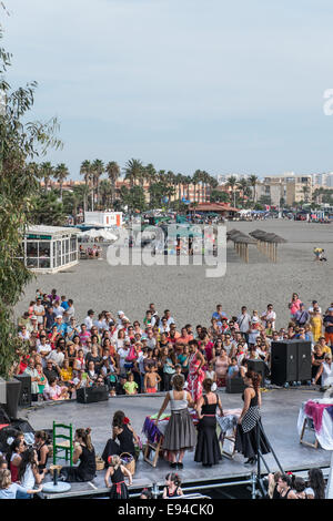 Salobrena, Romerio 2014, Flamenco Dancing sulla spiaggia Foto Stock