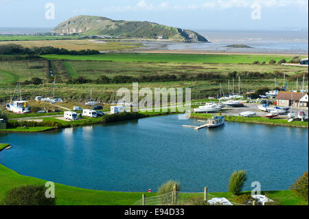 Vista sul porto in salita e cantiere verso Brean giù, Weston-Super-Mare, North Somerset, Inghilterra Foto Stock