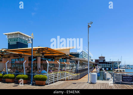 Scott nel ristorante di pesce sul lungomare di Jack London Square District di Oakland, California, Stati Uniti d'America Foto Stock