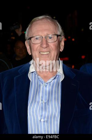 New York, NY, STATI UNITI D'AMERICA. Xviii oct, 2014. Len Cariou di presenze per il blu di prodotti ematici a seconda annua PaleyFest New York TV Festival della ventola, il Paley Centre for Media, New York, NY Ottobre 18, 2014. Credito: Derek Storm/Everett raccolta/Alamy Live News Foto Stock