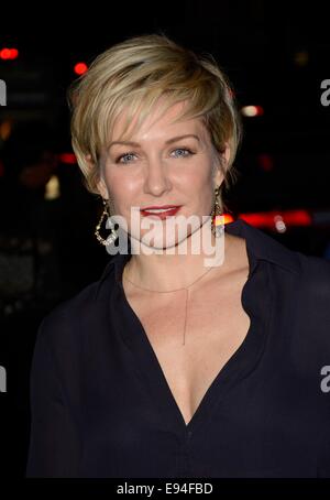 New York, NY, STATI UNITI D'AMERICA. Xviii oct, 2014. Amy Carlson di presenze per il blu di prodotti ematici a seconda annua PaleyFest New York TV Festival della ventola, il Paley Centre for Media, New York, NY Ottobre 18, 2014. Credito: Derek Storm/Everett raccolta/Alamy Live News Foto Stock