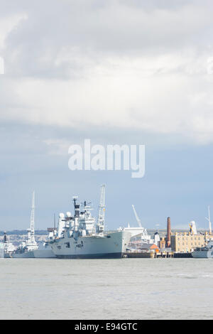 HMS illustre; smantellata e attualmente inserito nel Cantiere Navale di Portsmouth Foto Stock