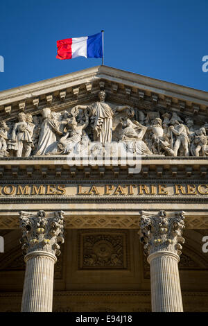 Dettaglio sulla facciata anteriore del Pantheon, Parigi, Francia Foto Stock