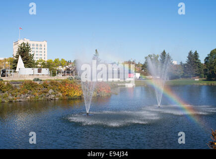 Il Waterfront Park vittoria fontane con 'Rainbow' effetto, Thunder Bay, Ontario, Canada Foto Stock