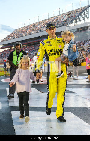 Concord, North Carolina, Stati Uniti d'America. Undicesimo oct, 2014. Concord, NC - 11 OTT 2014: Sprint Cup driver della serie Matt Kenseth (20) durante la Bank of America 500 a Charlotte Motor Speedway in concordia, NC. © Andy Martin Jr./ZUMA filo/Alamy Live News Foto Stock