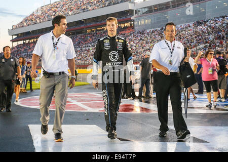 Concord, North Carolina, Stati Uniti d'America. Undicesimo oct, 2014. Concord, NC - 11 OTT 2014: Sprint Cup driver della serie Brad Keselowski (2) durante la Bank of America 500 a Charlotte Motor Speedway in concordia, NC. © Andy Martin Jr./ZUMA filo/Alamy Live News Foto Stock