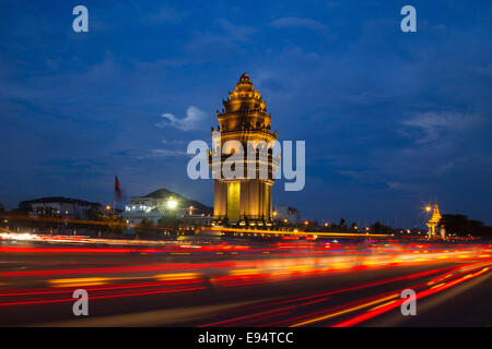 Indipendenza monumento nella capitale Phnom Penh Cambogia. Foto Stock