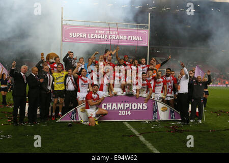 Manchester, Regno Unito. Undicesimo oct, 2014. St Helens celebrare- Utilità prima Super League Grand Final - St Helens v Wigan Warriors - Old Trafford Stadium - Manchester - Inghilterra - 11 Ottobre 2014 - © Paul Currie/Sportimage/CSM/Alamy Live News Foto Stock