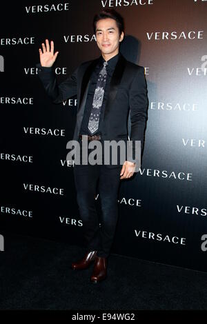 Seung-heon Song assiste ad una attività di promozione a Hong Kong in Cina il 17 ottobre, 2014. Foto Stock