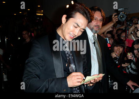 Seung-heon Song assiste ad una attività di promozione a Hong Kong in Cina il 17 ottobre, 2014. Foto Stock