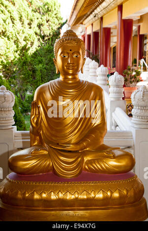 Golden statua del Buddha a Hsi Lai tempio buddista; Hacienda altezza; California; USA Foto Stock