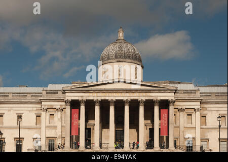 Dettagli architettonici della National Gallery Trafalgar Square Londra Foto Stock