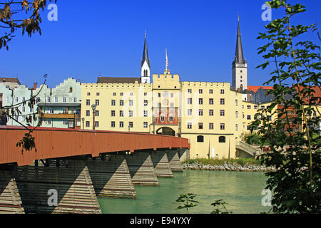 Gate Bridge di Wasserburg am Inn, Bavaria Foto Stock