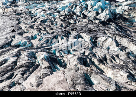 Struttura di ghiaccio, formazioni di ghiaccio, snow-capped montagna vulcanica Kverkfjöll catena, sul bordo settentrionale del ghiacciaio Vatnajökull Foto Stock