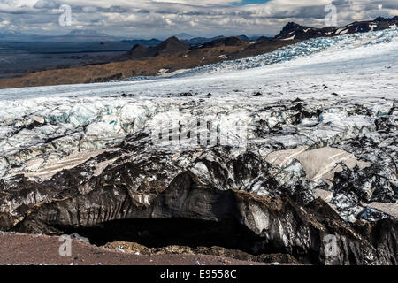 Formazioni di ghiaccio, snow-capped montagna vulcanica Kverkfjöll catena, sul bordo settentrionale del ghiacciaio Vatnajökull, Highlands Foto Stock