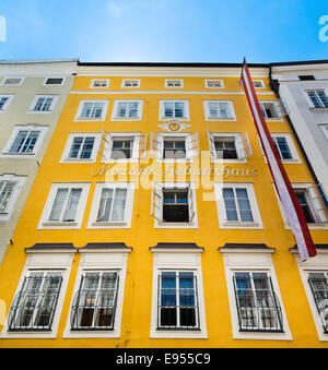 La casa natale di Mozart nella Getreidegasse street, Salisburgo, Austria Foto Stock