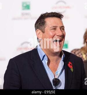 Roma, Italia. 20 ottobre, 2014. Tony Hadley degli Spandau Ballet seduta con fotografi a photocall per 'Soul ragazzi di tutto il mondo Occidentale/Spandau Ballet" a Roma il Festival Internazionale del Film. L a R. Martin Kemp, John Keeble, Tony Hadley, Steve Norman, Gary Kemp., Roma Festival Internazionale del Film di Roma, Italia, 20/10/14 Credit: stephen Bisgrove/Alamy Live News Foto Stock