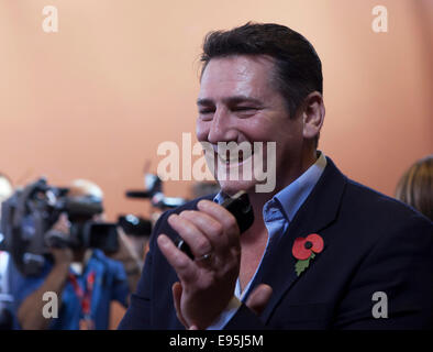 Roma, Italia. 20 ottobre, 2014. Tony Hadley degli Spandau Ballet a photocall per 'Soul ragazzi di tutto il mondo Occidentale/Spandau Ballet" a Roma il Festival Internazionale del Film. L a R. Martin Kemp, John Keeble, Tony Hadley, Steve Norman, Gary Kemp., Roma Festival Internazionale del Film di Roma, Italia, 20/10/14 Credit: stephen Bisgrove/Alamy Live News Foto Stock