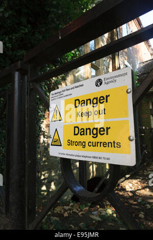 Agenzia ambientale del segno di avvertimento "pericolo forti correnti' Foto Stock