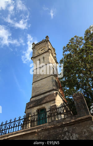 Il Fisherton Street Clock Tower soprannominato poco Ben costruito sul sito della prigione Fisherton Salisbury Foto Stock