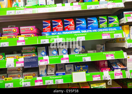 Panadol sollievo dal dolore compresse paracetamolo nurofen hedex prodotto prodotti sul ripiano in farmacia store display interno Foto Stock