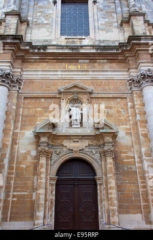 Porta di St Walburga Chiesa, Bruges, Belgio Foto Stock