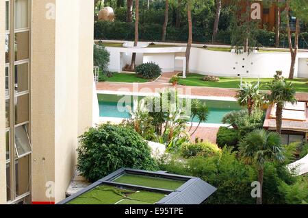 Monte Carlo, Monaco. 20 ottobre, 2014. Il Grattacielo Roccabella, dove F1 pilota Nico Rosberg e Lewis Hamilton live. Altri (ex) residenti includono Keke Rosberg, Mika Haekkinen, Karl Lagerfeld, Boris Becker, Shirley Bassey, Ringo Starr, Eddie Jordan. Credito: dpa picture alliance/Alamy Live News Foto Stock