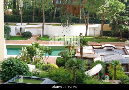 Monte Carlo, Monaco. 20 ottobre, 2014. Il Grattacielo Roccabella, dove F1 pilota Nico Rosberg e Lewis Hamilton live. Altri (ex) residenti includono Keke Rosberg, Mika Haekkinen, Karl Lagerfeld, Boris Becker, Shirley Bassey, Ringo Starr, Eddie Jordan. Credito: dpa picture alliance/Alamy Live News Foto Stock