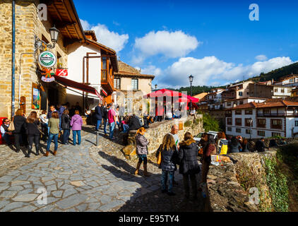 Atmosfera festosa. potes, comarca di liebana. cantabria, Spagna, Europa. Foto Stock