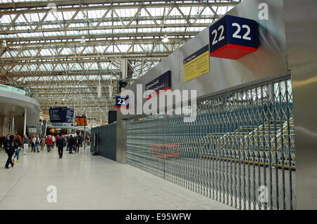 Londra, Regno Unito. Xx oct, 2014. Piattaforme 21 & 22 presso il vecchio terminal Eurostar della stazione di Waterloo look pronto per aprire. Credito: JOHNNY ARMSTEAD/Alamy Live News Foto Stock