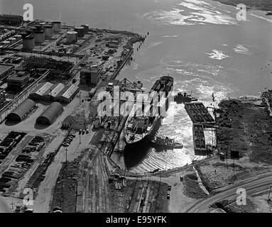 Vista aerea, Seatrain Louisiana al Dock di raffineria, Seatrain linee] Foto Stock