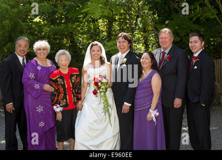 Sposa e lo sposo familiari party di nozze nozze di Marin Arte e Garden Center in Ross a Marin County in California Foto Stock
