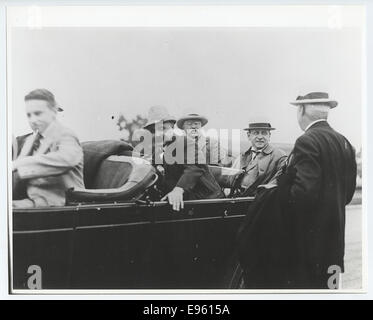 Roosevelt parte lasciando Los Angeles County Museum Foto Stock