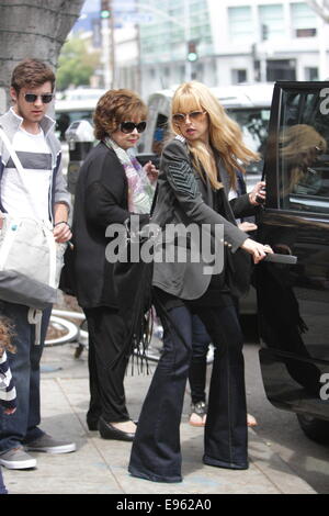 Rachel Zoe in Robertson Boulevard su un viaggio di shopping con i suoi genitori e figlio con: Rachel Zoe dove: Los Angeles, California, Stati Uniti quando: 17 Apr 2014 Foto Stock