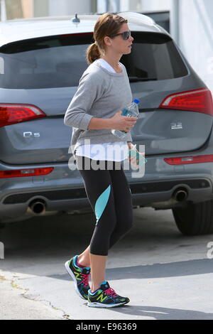 Ashley Greene visto arrivare per un allenamento al movimento di salita palestra in West Hollywood. Dotato di: Ashley Greene dove: Los Angeles, California, Stati Uniti quando: 17 Apr 2014 Foto Stock