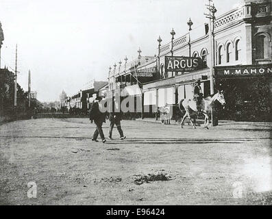 Fotografia di Church Street a Parramatta, che mostra la strada vista da una prospettiva settentrionale. L'immagine cattura la strada e gli edifici circostanti. Foto Stock