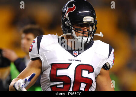 Pittsburgh, Stati Uniti d'America. Xx oct, 2014. Brian Cushing #56 durante il Pittsburgh Steelers vs Houston Texans gioco in Pittsburgh, PA. Credito: Cal Sport Media/Alamy Live News Foto Stock