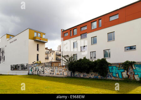 Memoriale del Muro di Berlino Park, Bernauer Strasse, nel quartiere Mitte di Berlino, Germania commemora la storia del muro di Berlino. Foto Stock