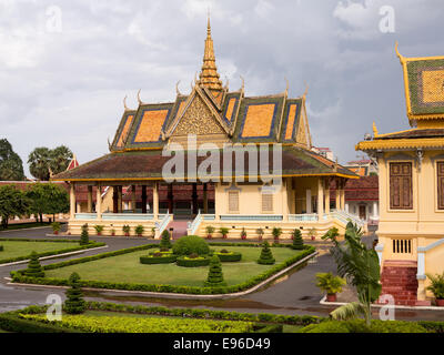 Ornati edifici nel palazzo reale di Cambogia Foto Stock