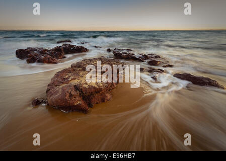 Red Rocks Beach, Phillip Island all'alba Foto Stock