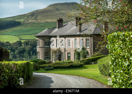 Falesia Hall nel villaggio di wildboarclough con Shutlingsloe picco in background. Foto Stock