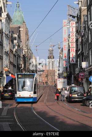 In Tram in Reguliersbreestr street vicino a Rembrandt Square Amsterdam Foto Stock