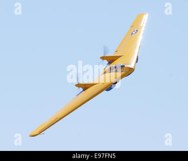 Vintage Flying Wing militari USA aeromobili battenti in 2014 piani di fama Air show in Chino, California Foto Stock