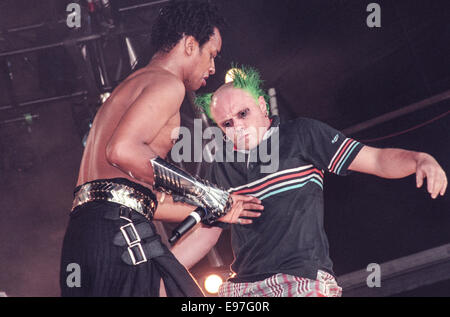 Il prodigio e Keith Flint, a 'T nel parco' music festival in Scozia, nel 1996. Foto Stock