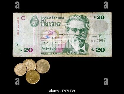 Valuta uruguaiano con il ritratto inciso del XIX secolo del poeta e romanziere Juan Zorrilla de San Martin Foto Stock