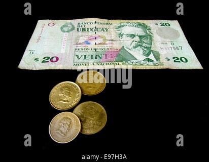 Valuta uruguaiano con il ritratto inciso del XIX secolo del poeta e romanziere Juan Zorrilla de San Martin Foto Stock