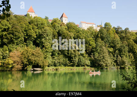 Wöhrsee lake e il castello di Burghausen, Baviera, Germania, Foto Stock