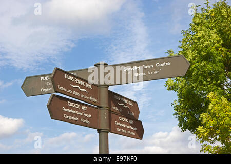 Cartello sulla Trans Pennine Trail e il cuculo modo. Foto Stock